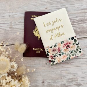 protege passeport personnalisé cadeau naissance fete des meres mamans anniversaire voyage