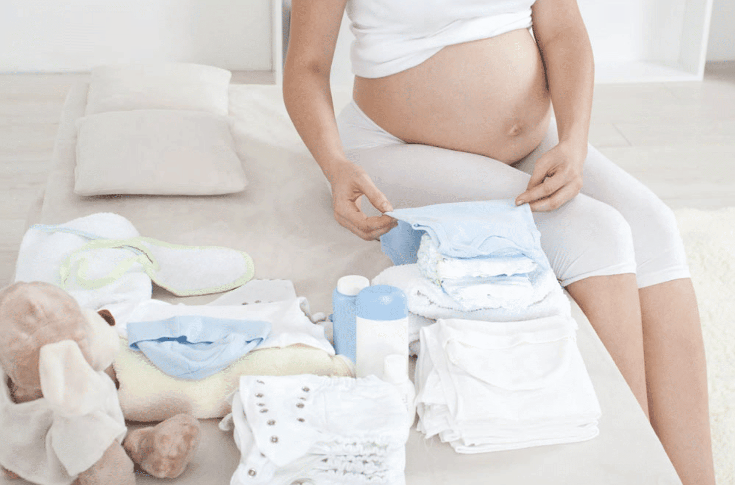 Valise pour la maternité: les indispensables pour bébé et maman