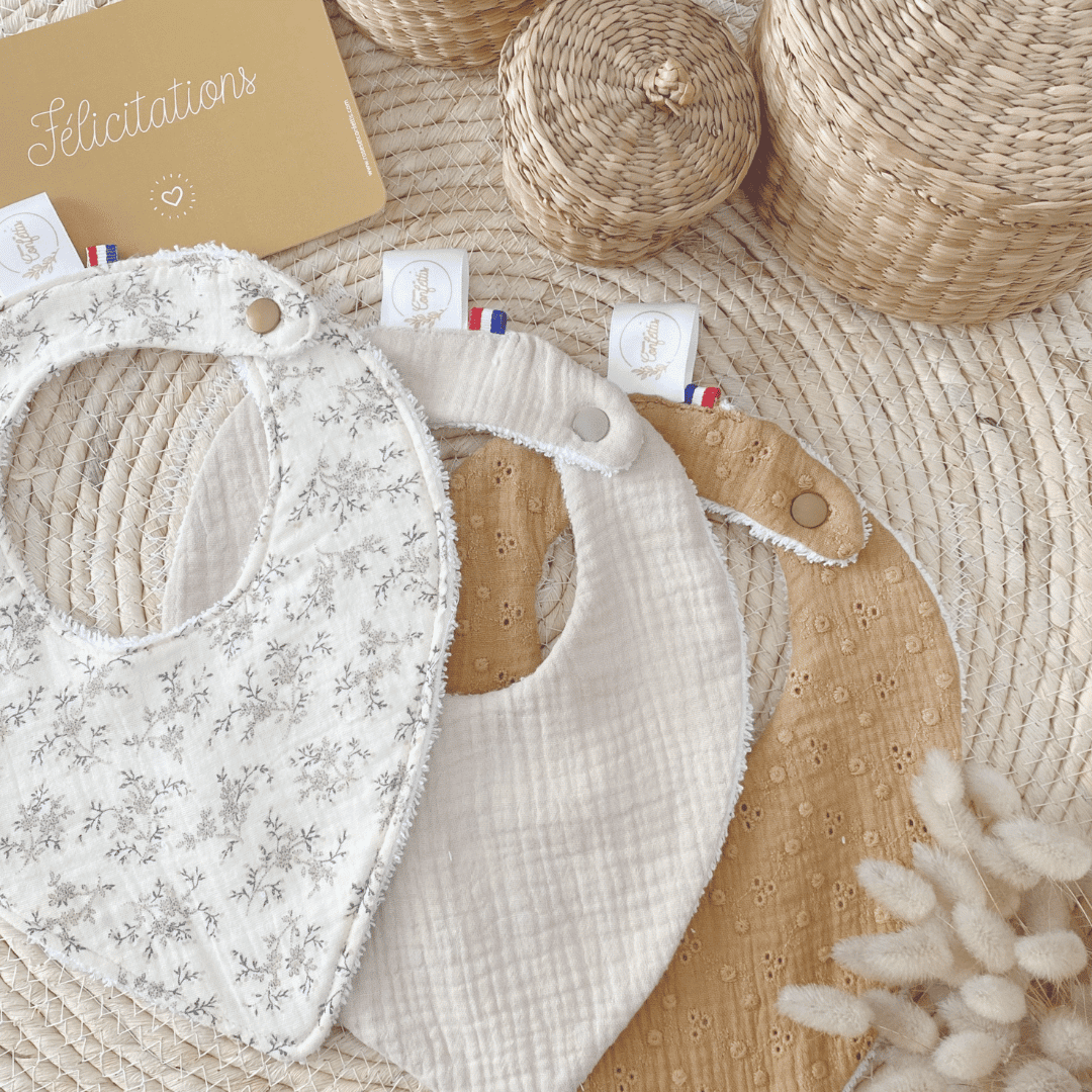 roses et confettis double gaze bavoir