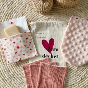 kit zero dechet lingettes pochette savon gant minky motif coeurs amour