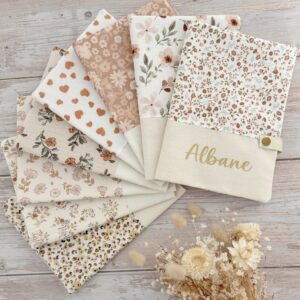 protege carnet sante bebe cadeau naissance personnalise france