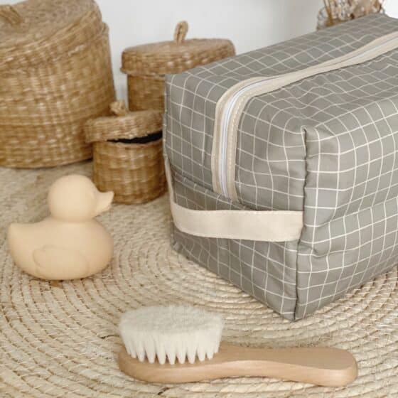 trousse de toilette olive carreaux