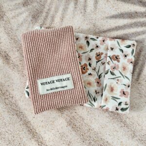 protege passeport velours rose interieur esmee cadeau fete des meres mamans