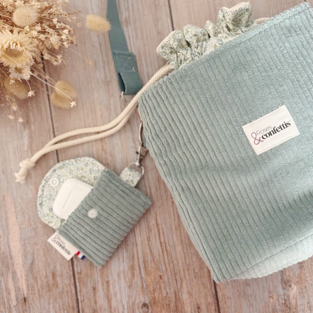 sac bandouliere et etui airpods apple