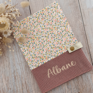 protege carnet de sante bebe cadeau naissance velours