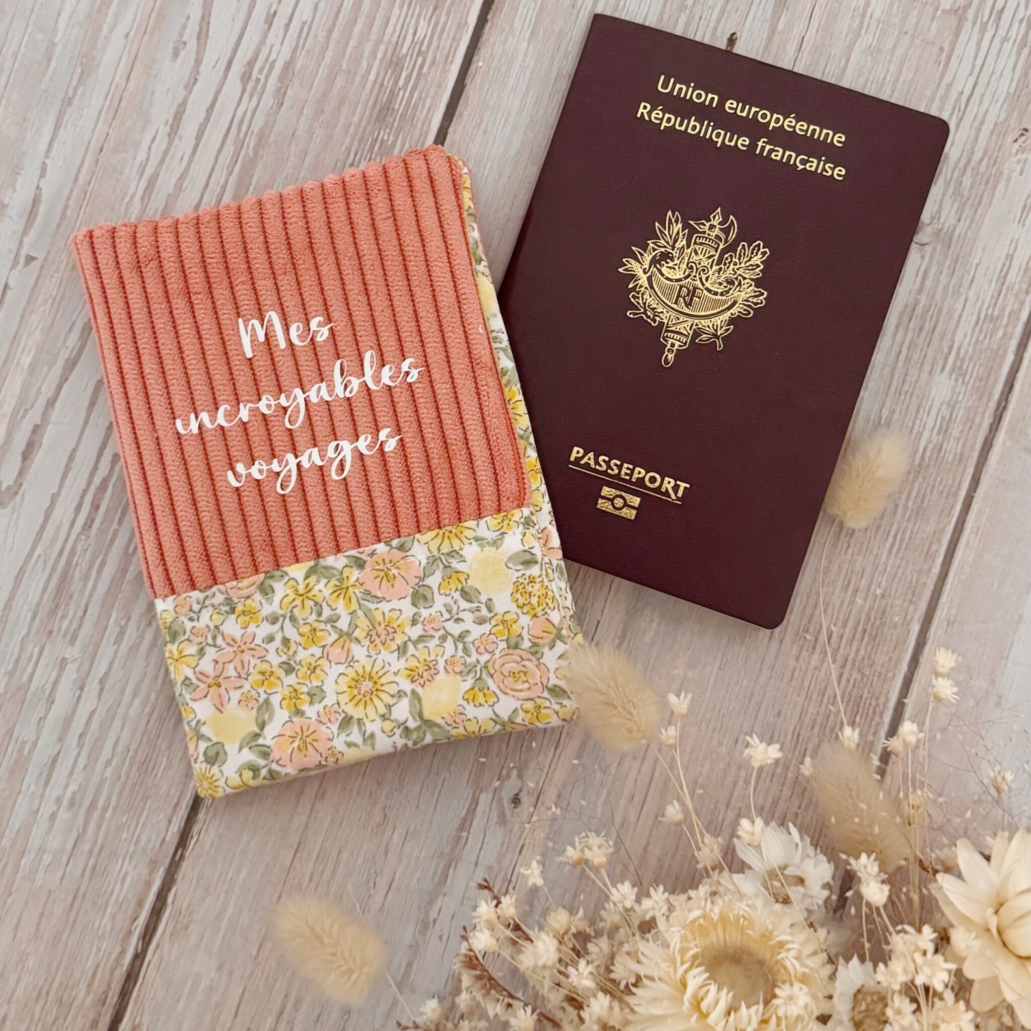 protege passeport velours personnalisé cadeau naissance anniversaire voyage